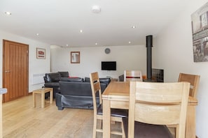 Interior - The Rumblings 3, Barlow (Dronfield)