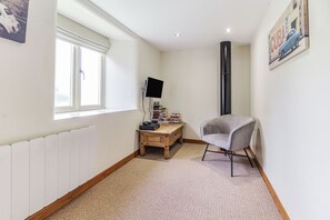 Interior - The Rumblings 3, Barlow (Dronfield)