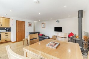 Interior - The Rumblings 3, Barlow (Dronfield)