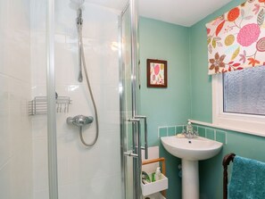Shower - IVY COTTAGE, WiFi, Woodburner, Snug room, Buxton (Buxton)