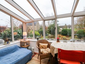 Interior - IVY COTTAGE, WiFi, Woodburner, Snug room, Buxton (Buxton)