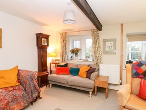 Fireplace - IVY COTTAGE, WiFi, Woodburner, Snug room, Buxton (Buxton)