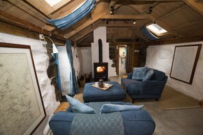 Interior - Tigh Bhisa Blackhouse, Tolsta Chaolais (Timsgearraidh)