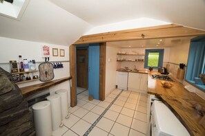 Private kitchen - Tigh Bhisa Blackhouse, Tolsta Chaolais (Timsgearraidh)