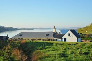 Exterior - Tigh Bhisa Blackhouse, Tolsta Chaolais (Timsgearraidh)