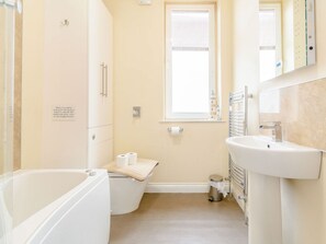 Shower - Cairns Vista, Whitby (Whitby)
