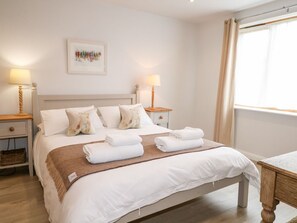 Room - Fox's Den, Titchfield Common (Fareham)