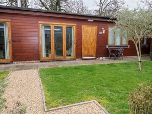 Exterior - Fox's Den, Titchfield Common (Fareham)