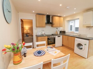 Dishwasher - Courtyard Cottage, Chittlehampton (Umberleigh)