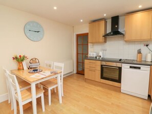 Dishwasher - Courtyard Cottage, Chittlehampton (Umberleigh)