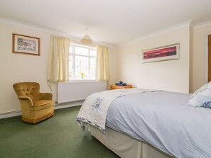 WiFi - THE BOTHY, pet-friendly, garden area, near Eye (Eye)