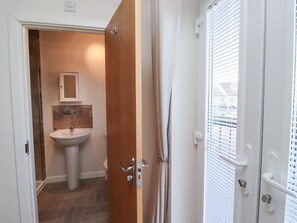 Shower - Beach House, dog friendly, Beadnell (Chathill)