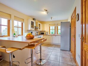 Private kitchen - Charming Holly House in Alyth, Angus (Blairgowrie)