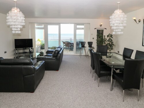 Sea View Apartment, Pwllheli