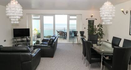 Sea View Apartment, Pwllheli