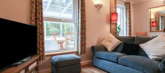 New Tower House- 10 Pear Tree Court, York