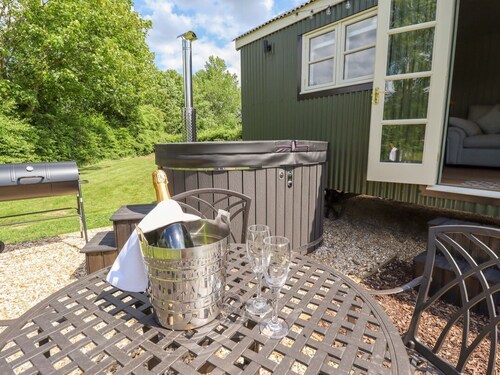 Bluebell: Cozy Retreat Near Moor Ho