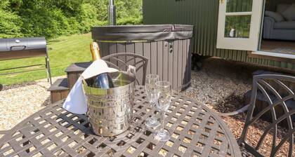 Bluebell: Cozy Retreat Near Moor Ho