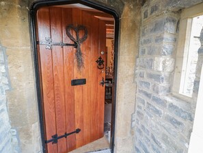 Exterior detail - Bear's Cottage - A Cozy Retreat (Bretforton)