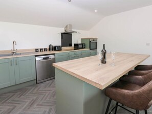 Private kitchen - Oak Tree Cottage, Frizington (Frizington)