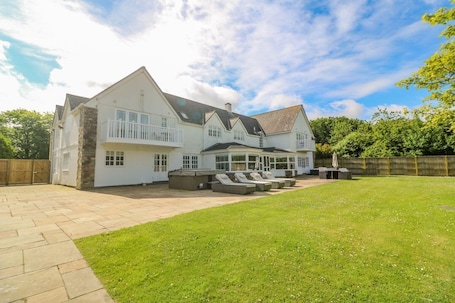 Terrace/patio. Bodmin Country House, Lanivet