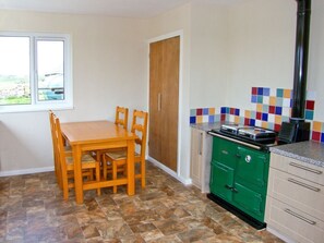 Private kitchen - The Farmhouse, Newborough (Llanfairpwllgwyngyll)