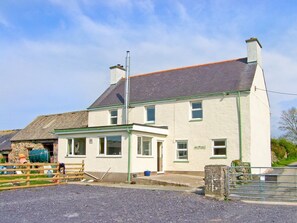 Exterior - The Farmhouse, Newborough (Llanfairpwllgwyngyll)