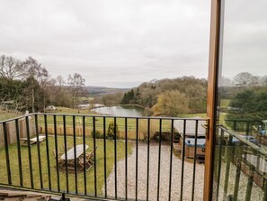 Outdoor dining - Meadowfall at Shatterford Lakes, Shatterford (Bewdley)