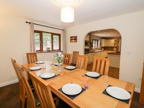 Dining - Meadowfall at Shatterford Lakes, Shatterford (Bewdley)