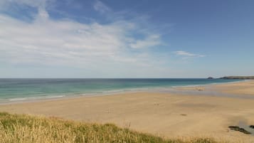 Una spiaggia nelle vicinanze
