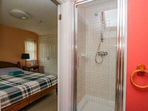 Shower - Penybont  Apartment, Bow Street, Wales (Aberystwyth)