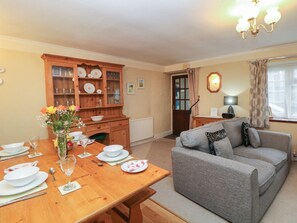 Living area - Eastry Cottage, Castleton, peak district (Hope Valley)