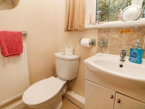 Shower - Eastry Cottage, Castleton, peak district (Hope Valley)