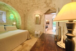 5 habitaciones, tabla de planchar con plancha, wifi y ropa de cama 