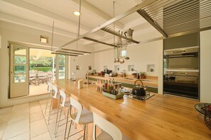 Microwave, oven, stovetop, dishwasher - Trullo Rosmarino Relax in Masseria and Pool 4 and 6/8/10pax (Puglia)