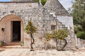 Exterior - Trullo Rosmarino Relax in Masseria and Pool 4 and 6/8/10pax (Puglia)