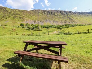 Outdoor dining - St.Mary's, Tal Y Llyn (Tywyn)