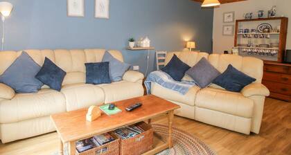 The Log Cabin, Adforton