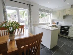 Dishwasher - Cottage on the Green, Gwynedd. (Caernarfon)