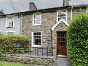 Exterior - Cottage on the Green, Gwynedd. (Caernarfon)