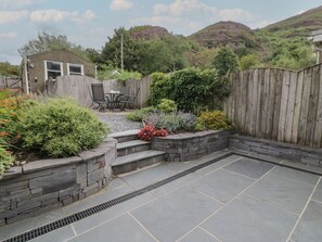 Terrace/patio - Cottage on the Green, Gwynedd. (Caernarfon)