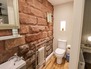 Shower - Horton Lodge Boathouse, Rudyard Lake (Leek)