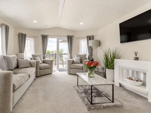 Living area - The Cotswold Holiday Lodge, Evesham (Evesham)