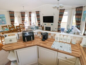 Interior - Heddwch, Wisemans Bridge (Stepaside)