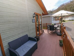 Outdoor dining - Heddwch, Wisemans Bridge (Stepaside)