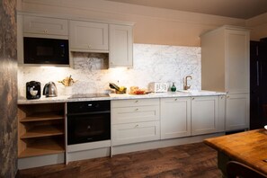 Dishwasher, high chair - Wonderland, Tweedmouth, Berwick-Upon-Tweed (Berwick-upon-Tweed)