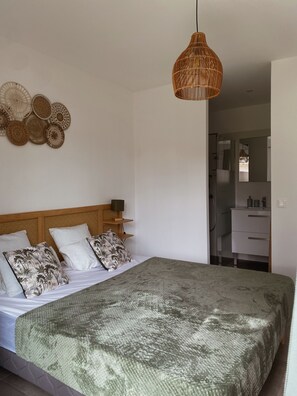 Room - Villa 6 persons with swimming pool and large garden near Porto-Vecchio (Zonza)