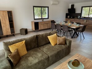 Living area - Villa 6 persons with swimming pool and large garden near Porto-Vecchio (Zonza)