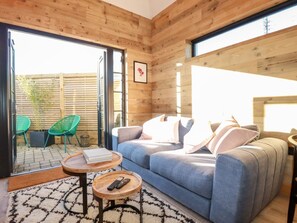 Fireplace - Little Beach Cabin in Crantock (Newquay)