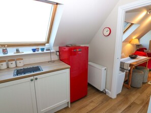 Dishwasher, high chair - Bridle Cottage, Cove (Cockburnspath)